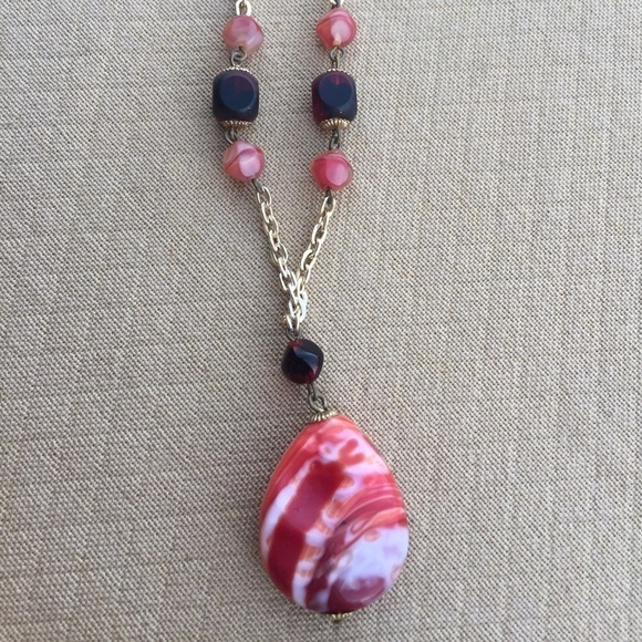 Jewelry - Vintage Necklace Marbled Drop Stone